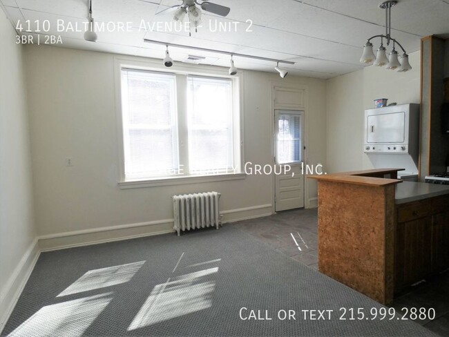 Building Photo - Sunny apartment available in University City!