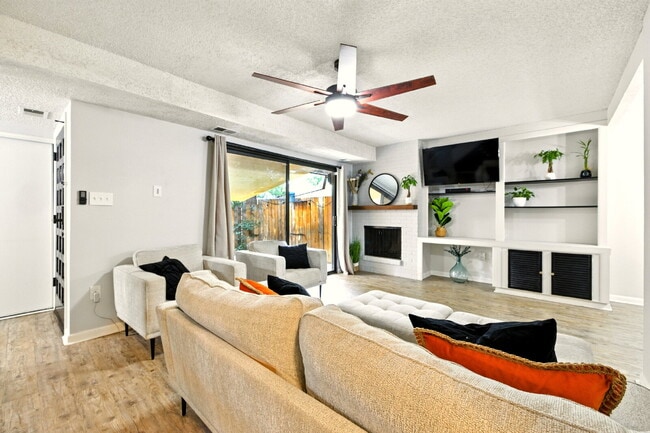 Building Photo - Welcome to Your New Home in the Heart of Denver!