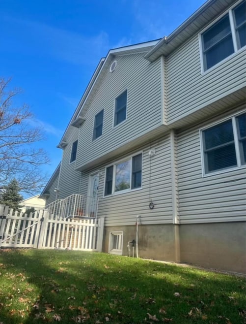 Building Photo - 82 Forrest St