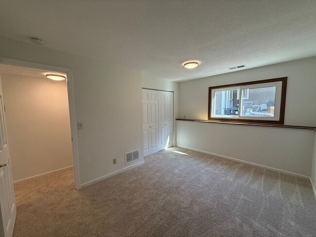 Building Photo - Woodbury 3 Bed 2 Bath Single Family Home