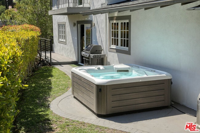 Building Photo - 7560 Devista Dr