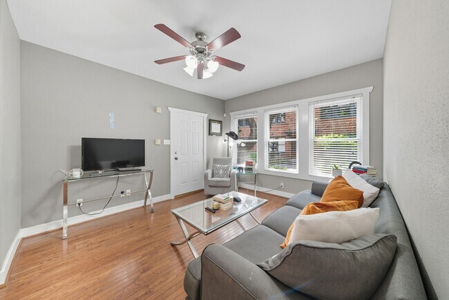 Building Photo - 3015 Chenevert St