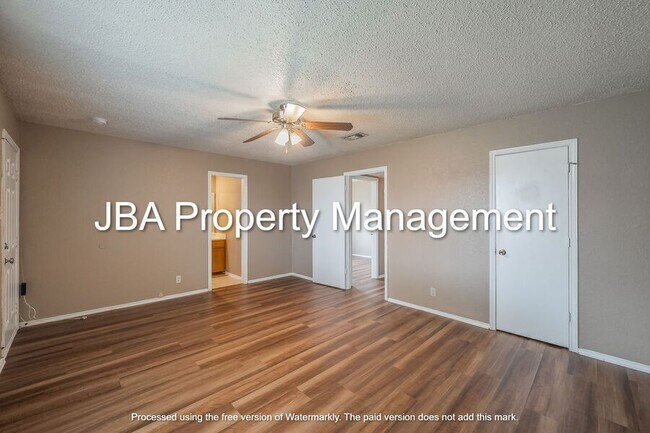 Building Photo - 807 White Rock St