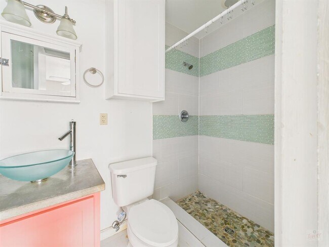 Building Photo - 803 W 28th St