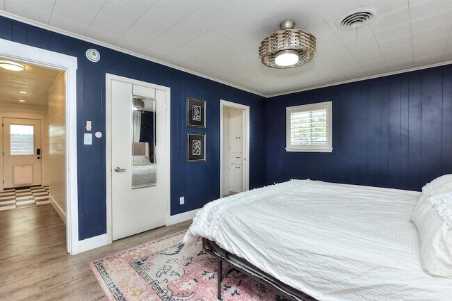 Building Photo - 1407 E 19th St