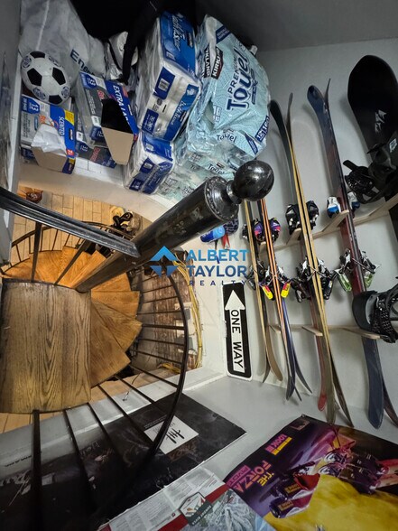 Building Photo - 38 Cherry St