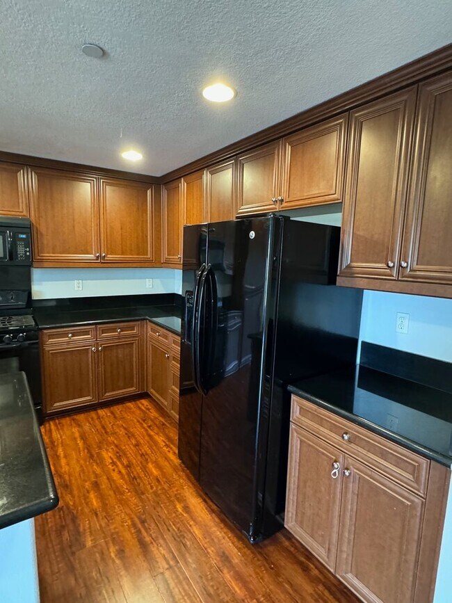 Building Photo - Beautiful 2 Bedroom, 2 Bathroom Oxnard Con...