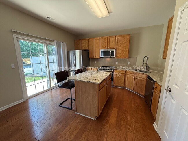 Building Photo - 3930 Fountain Village Cir
