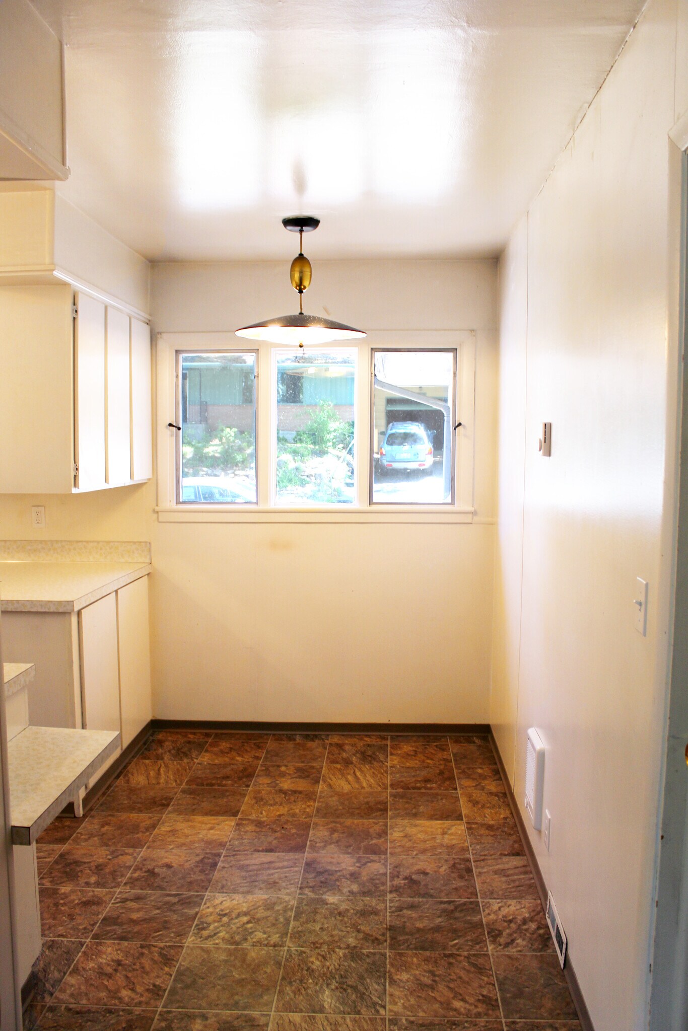 Building Photo - 1015 NE Duncan Ln