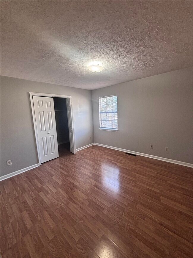 Building Photo - 1746 Cave Mill Rd