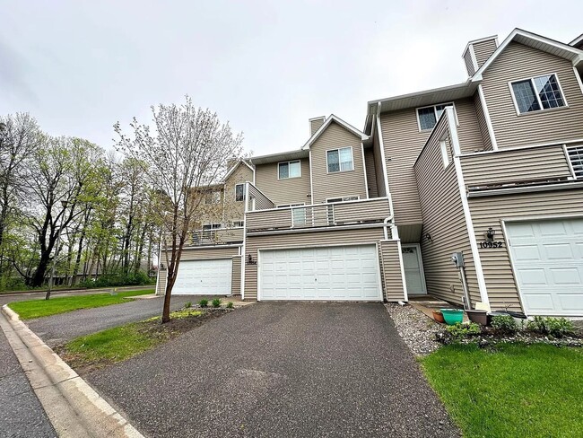 Building Photo - awesome 2 bedroom townhouse in blaine!