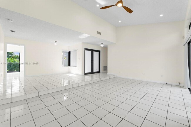 Building Photo - 11044 SW 128th Ct