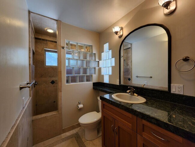 Building Photo - 252 - Yaho Duplex