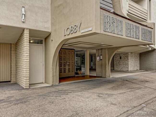 Building Photo - 2510 Torrey Pines Rd