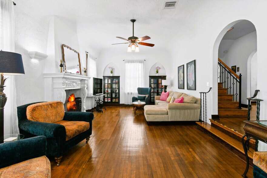 Primary Photo - 414 Lake Shore Dr