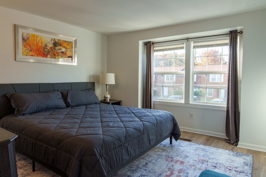 Building Photo - 8439 Pioneer Dr