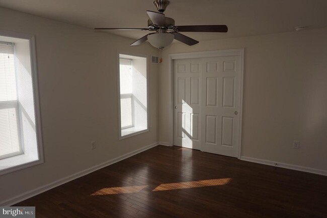 Building Photo - 132 Wendover St