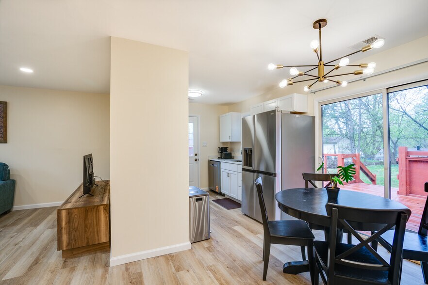 Building Photo - 14220 Fallbrook Ln