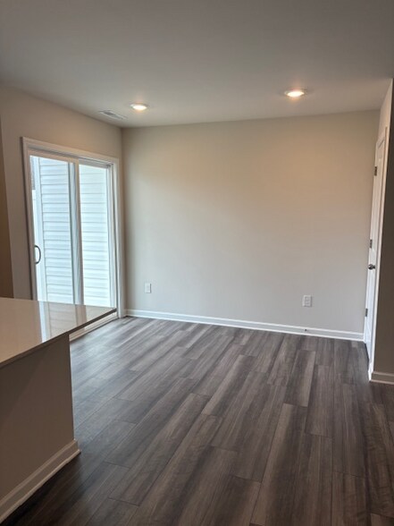 Building Photo - 128 Plumtree Ct