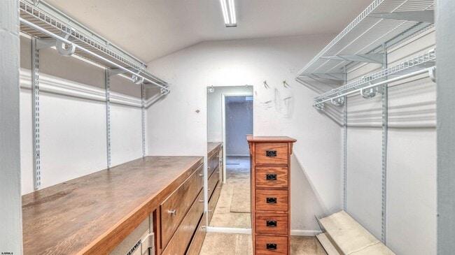 Building Photo - 549 Tuckahoe Rd