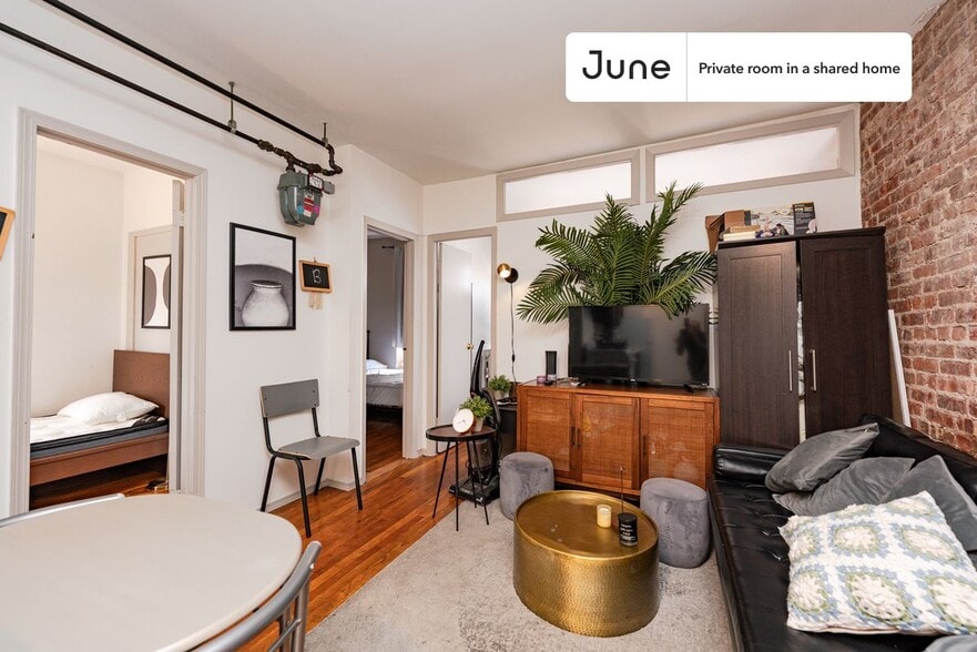 Building Photo - Room in Shared 3 bed/1 bath home