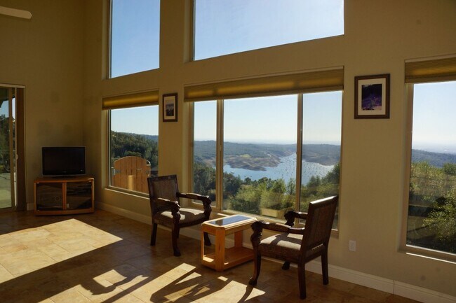 Building Photo - Luxury Home with 180 Degrees Lake Views