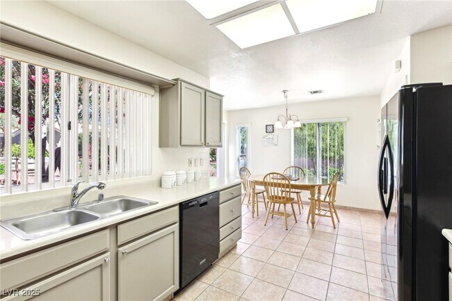 Building Photo - 3013 Sungold Dr