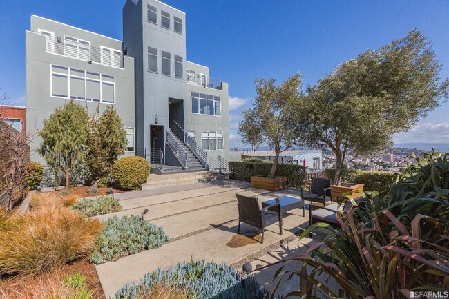 Building Photo - 2BR/2.5BA Stunning Noe Valley Condo, w/Pri...