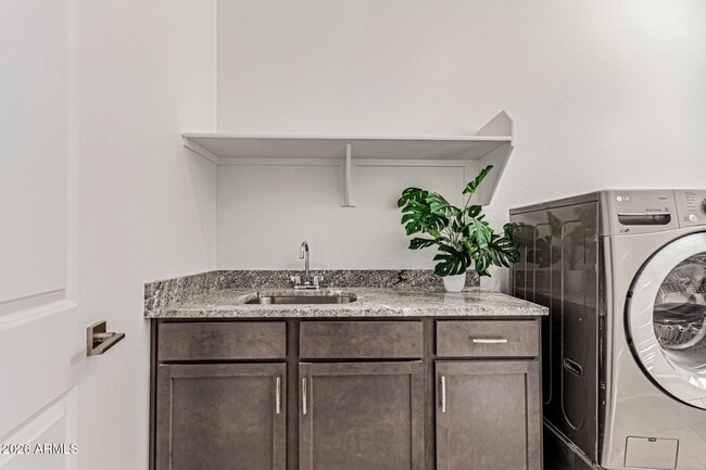 Building Photo - 18455 W Sandlewood Dr