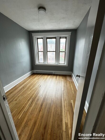 Building Photo - 883 Huntington Ave