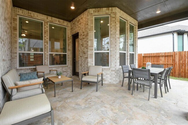 Building Photo - 128 E Cascade Heights Dr