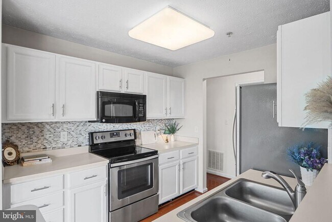 Building Photo - 699 Winding Stream Way