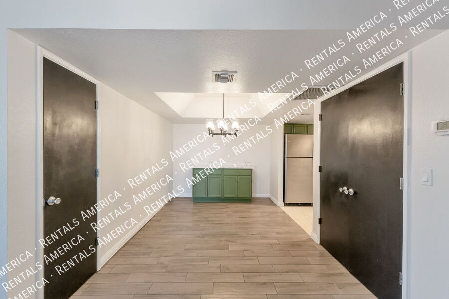 Building Photo - 8263 N Oracle Rd