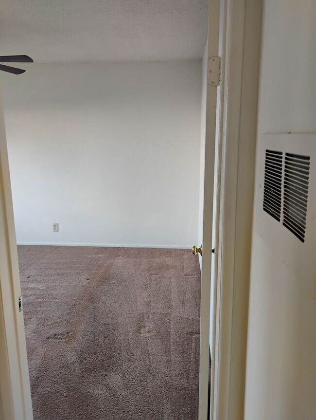 Building Photo - 18924-18934 Gault Street