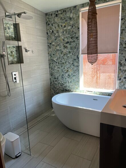 Building Photo - 5177 Carlingford Ave