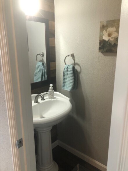 Building Photo - 1834 Lanka Ln