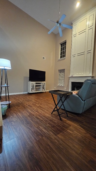 Building Photo - 518 Winter View Way