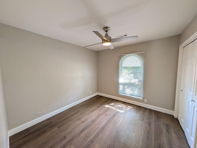 Building Photo - 3 Bedroom Beauty in Broken Arrow
