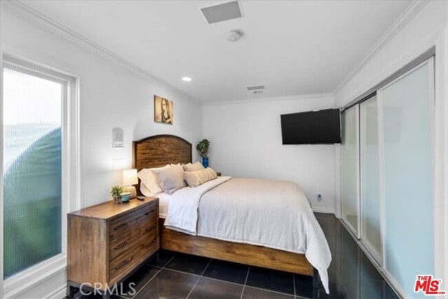 Building Photo - 712 Highland Ave