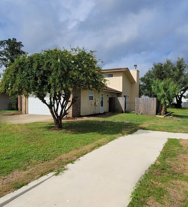 Building Photo - Venetian Villa 2 Bedroom 2 Bath 2 Car Garage w/Waterview!