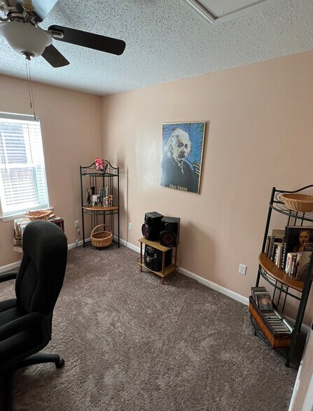 Building Photo - 451 Marion Ave