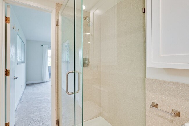 Building Photo - Top floor 2 Bed 2 Bath Condo in Los Altos!