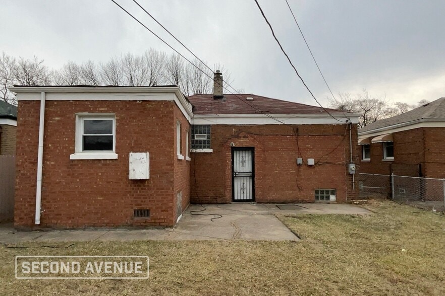 Building Photo - 10036 S Paxton Ave