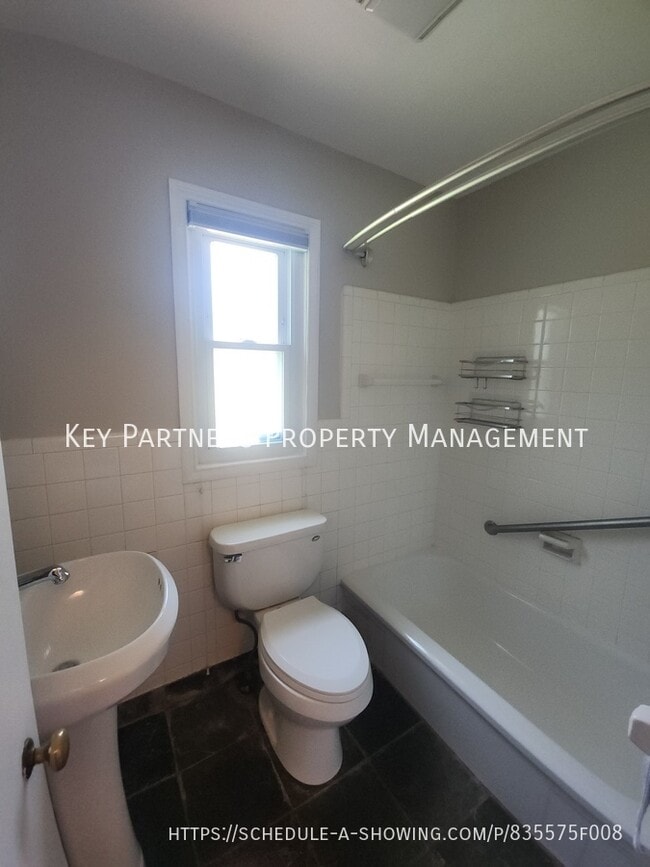 Building Photo - 5122 Clark-