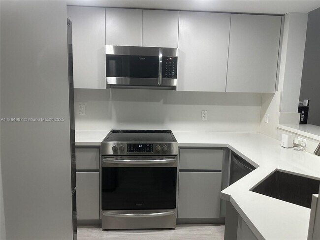 Building Photo - 10171 SW 154th Cir Ct