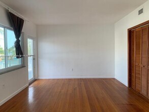 Building Photo - 7207 Bay Dr