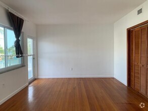 Building Photo - 7207 Bay Dr