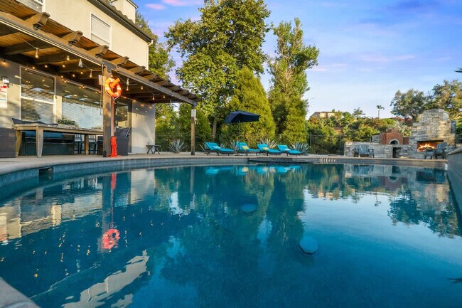 Building Photo - 1107 Shadowcrest Ln