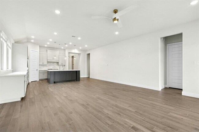 Building Photo - 1121 Spring Gulch Ln