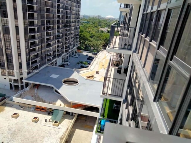 Building Photo - 1865 Brickell Ave